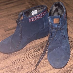 Toms suede booties